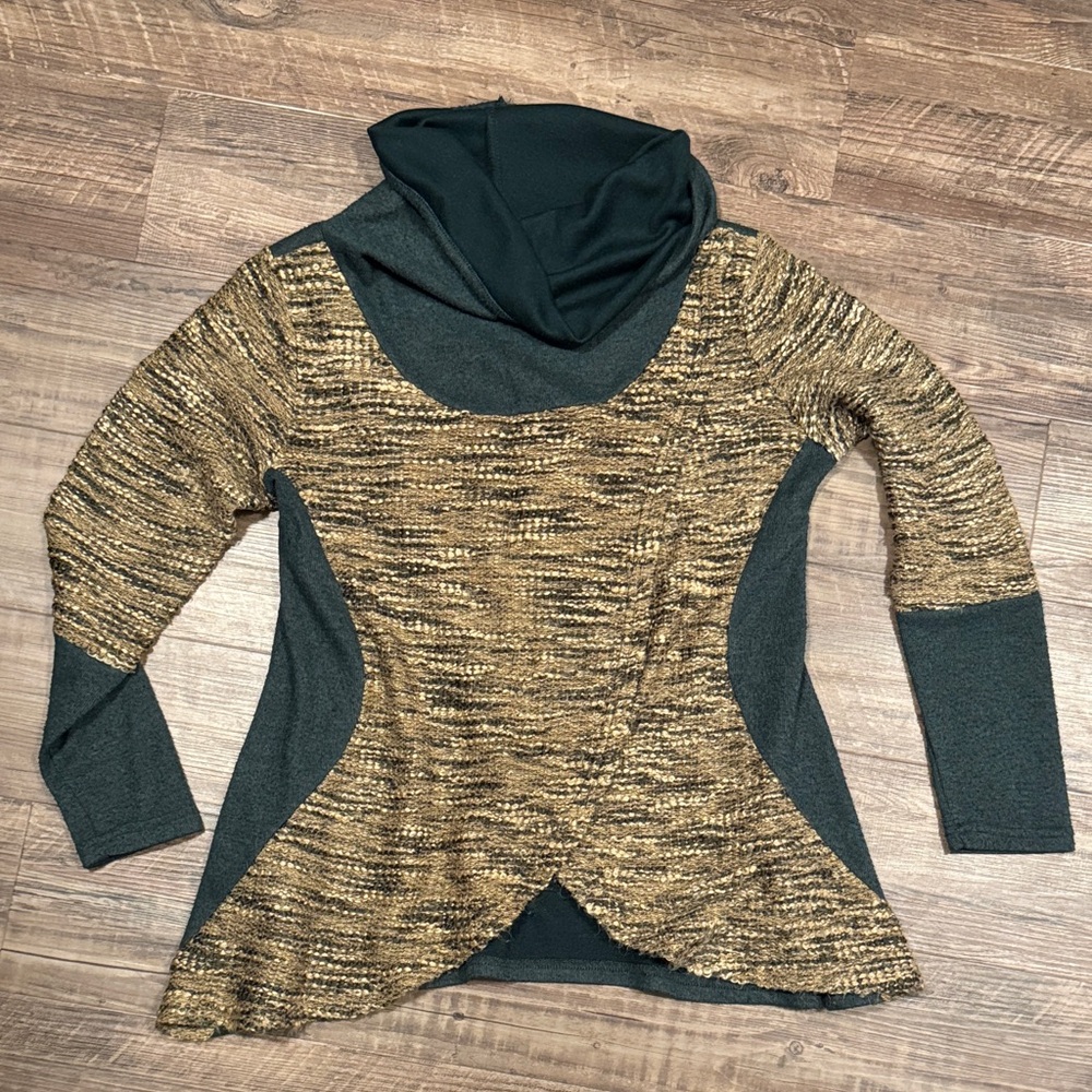 Stylish Gold and Hunter Green Sweater